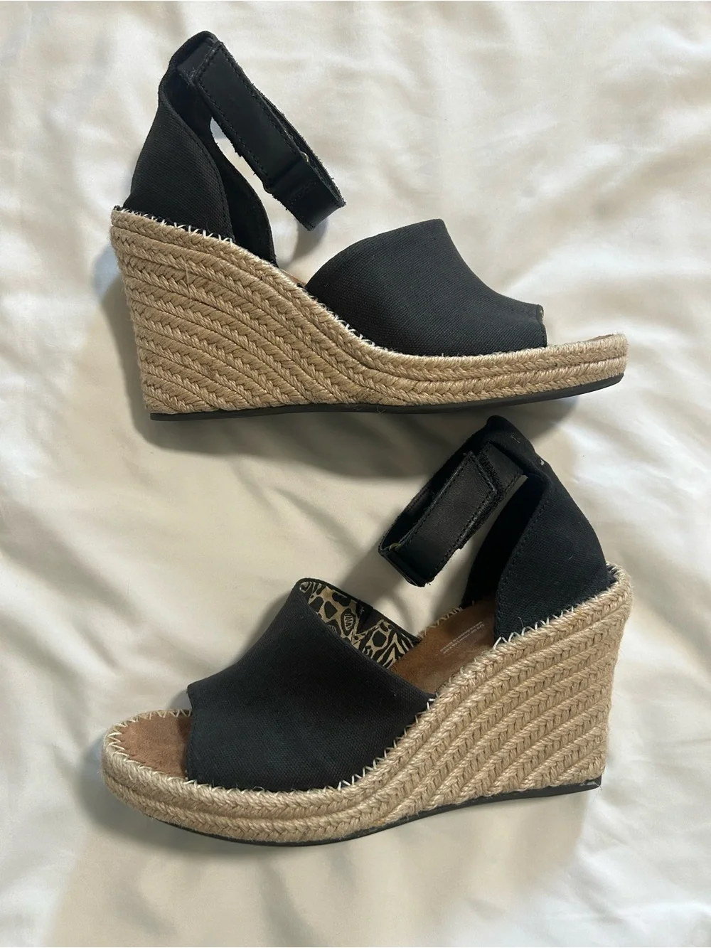 TOMS Women’s Black Canvas Wedge Espadrille Sandals Size 8 1/2
